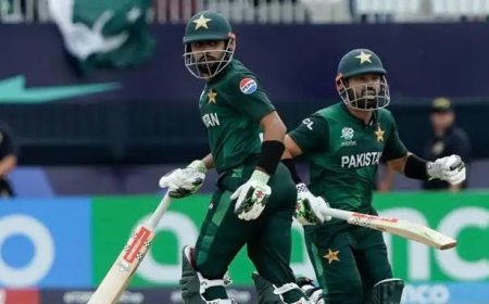 Former Pakistan fast bowler urges Babar and Rizwan to follow Kohli's example after Asia Cup defeat: 'Consider retirement'