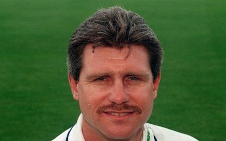 'A fearless hero for hapless England' - Robin Smith obituary